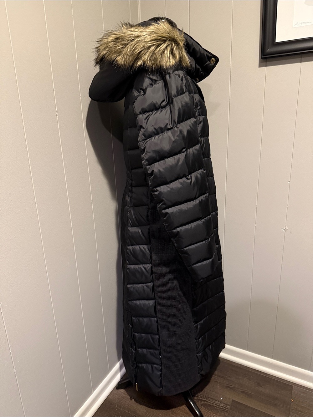 MICHAEL Michael Kors Women’s Large Black Long Hooded Puffer with Faux Fur Trim - Picture 2 of 8